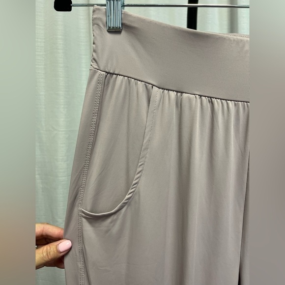 Zyia Lilac Jogger in a Bottle | size Medium - Picture 4 of 9